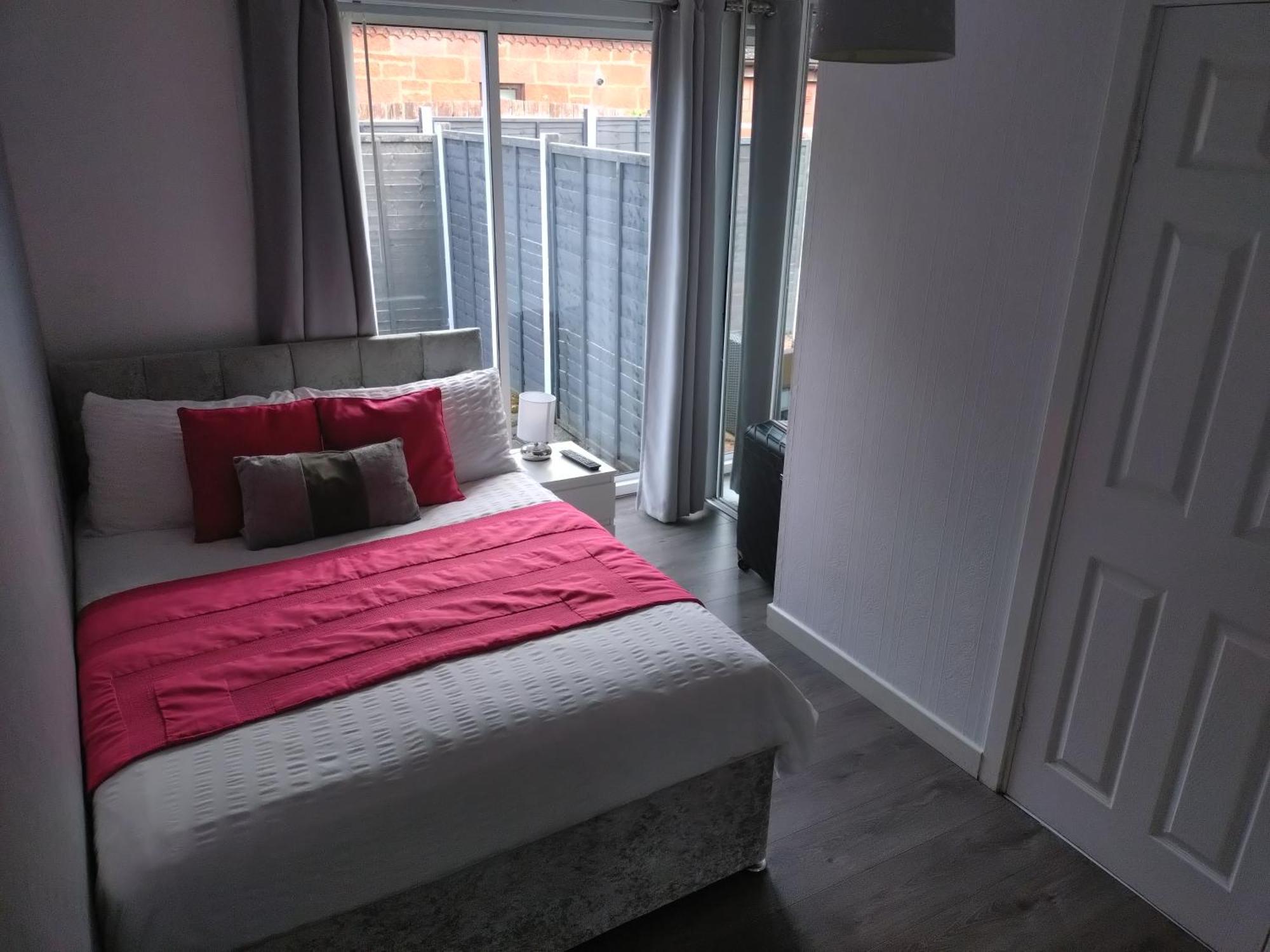 Anchorage Guest House - Also 1 Room Available With Hot Tub,Must Be Booked Separately بالّوتْشْ الغرفة الصورة
