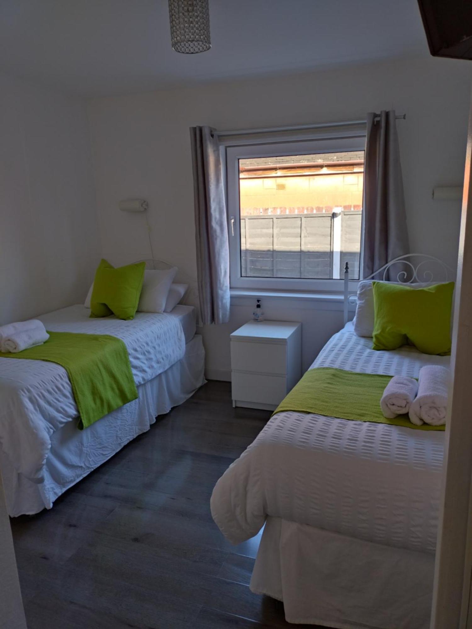 Anchorage Guest House - Also 1 Room Available With Hot Tub,Must Be Booked Separately بالّوتْشْ الغرفة الصورة