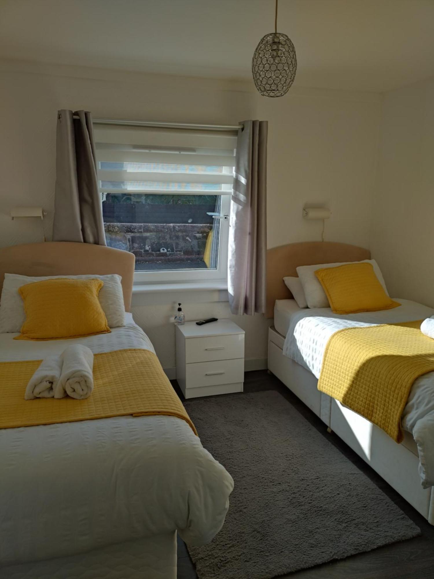 Anchorage Guest House - Also 1 Room Available With Hot Tub,Must Be Booked Separately بالّوتْشْ الغرفة الصورة