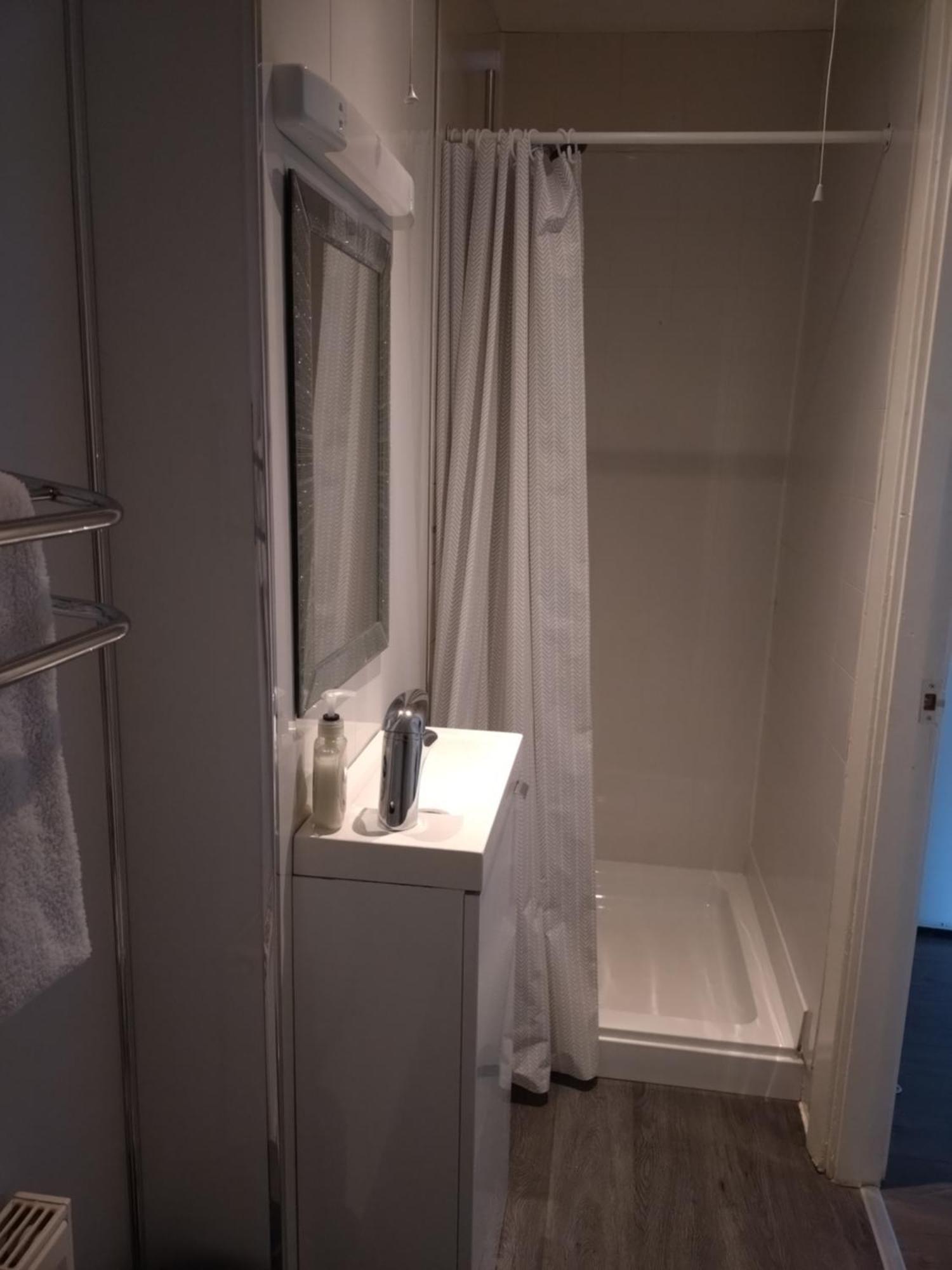Anchorage Guest House - Also 1 Room Available With Hot Tub,Must Be Booked Separately بالّوتْشْ الغرفة الصورة