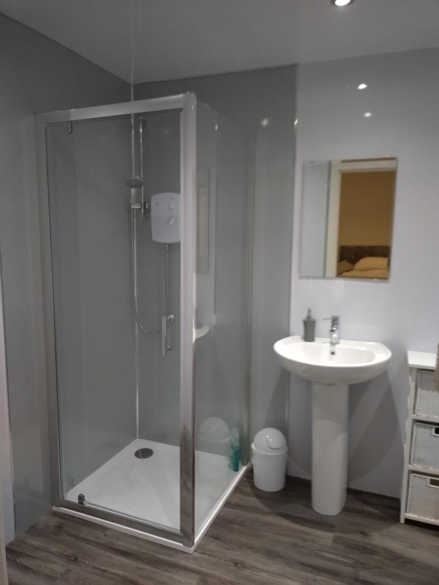 Anchorage Guest House - Also 1 Room Available With Hot Tub,Must Be Booked Separately بالّوتْشْ الغرفة الصورة