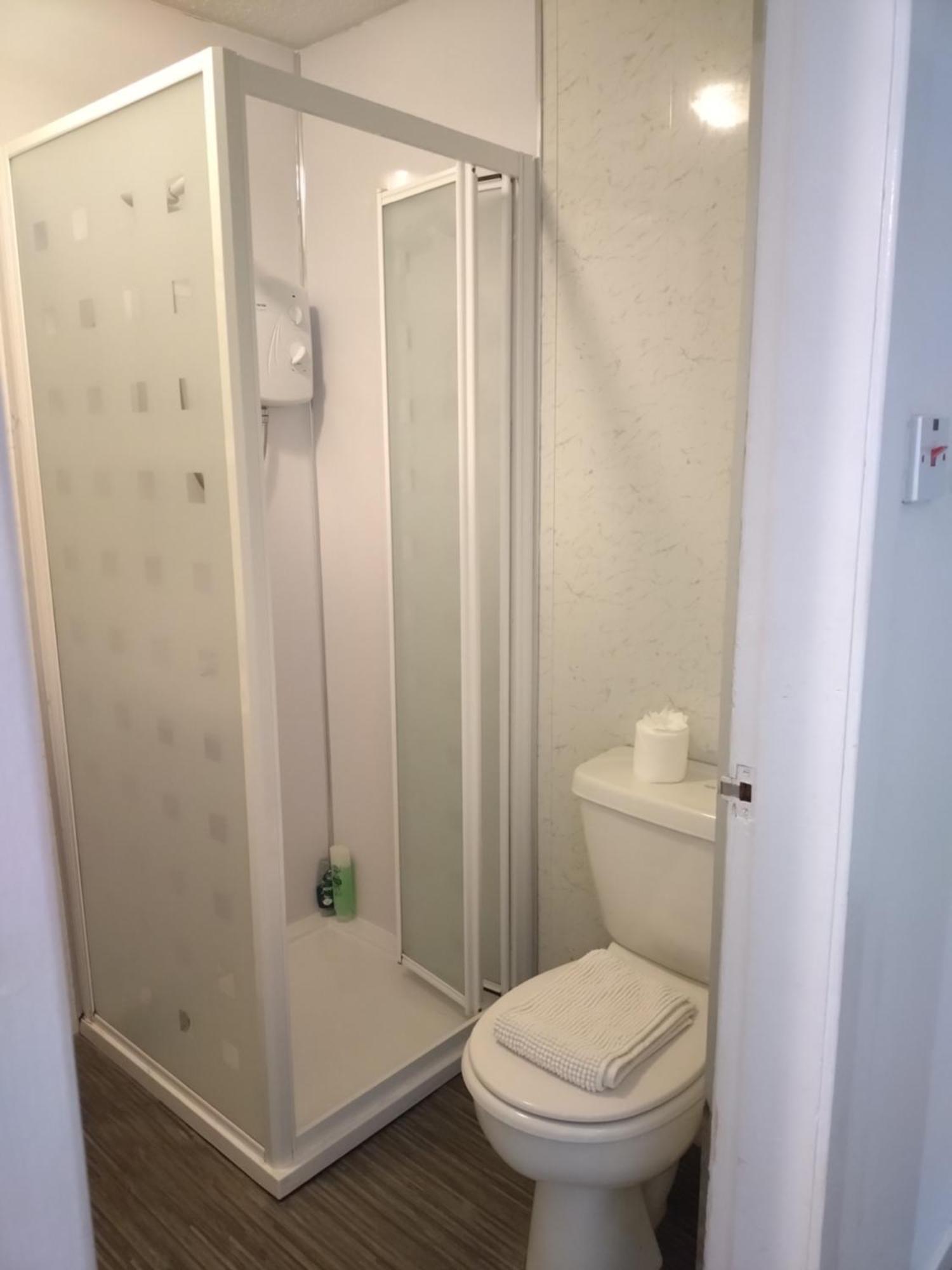 Anchorage Guest House - Also 1 Room Available With Hot Tub,Must Be Booked Separately بالّوتْشْ الغرفة الصورة