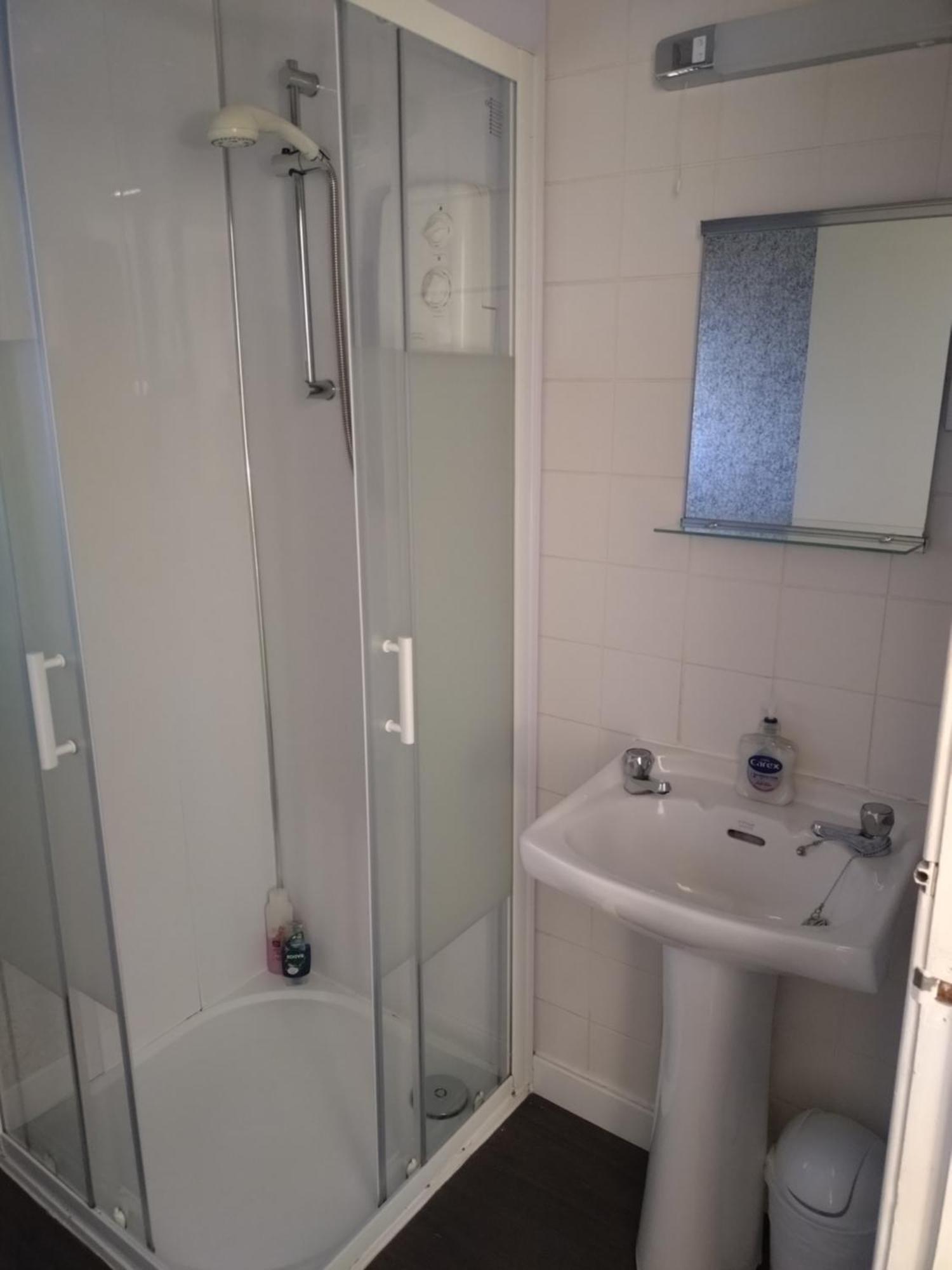 Anchorage Guest House - Also 1 Room Available With Hot Tub,Must Be Booked Separately بالّوتْشْ الغرفة الصورة