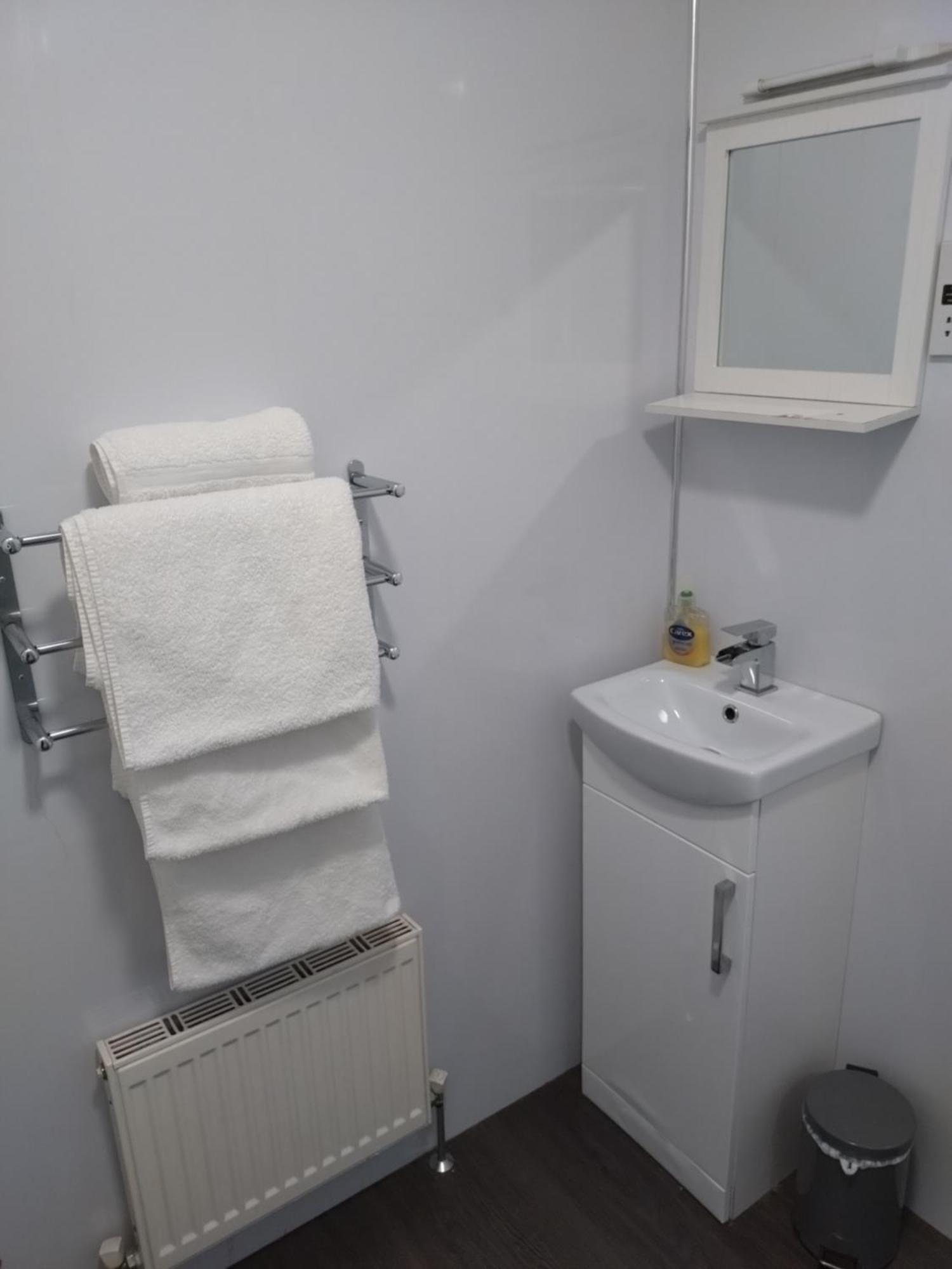 Anchorage Guest House - Also 1 Room Available With Hot Tub,Must Be Booked Separately بالّوتْشْ الغرفة الصورة