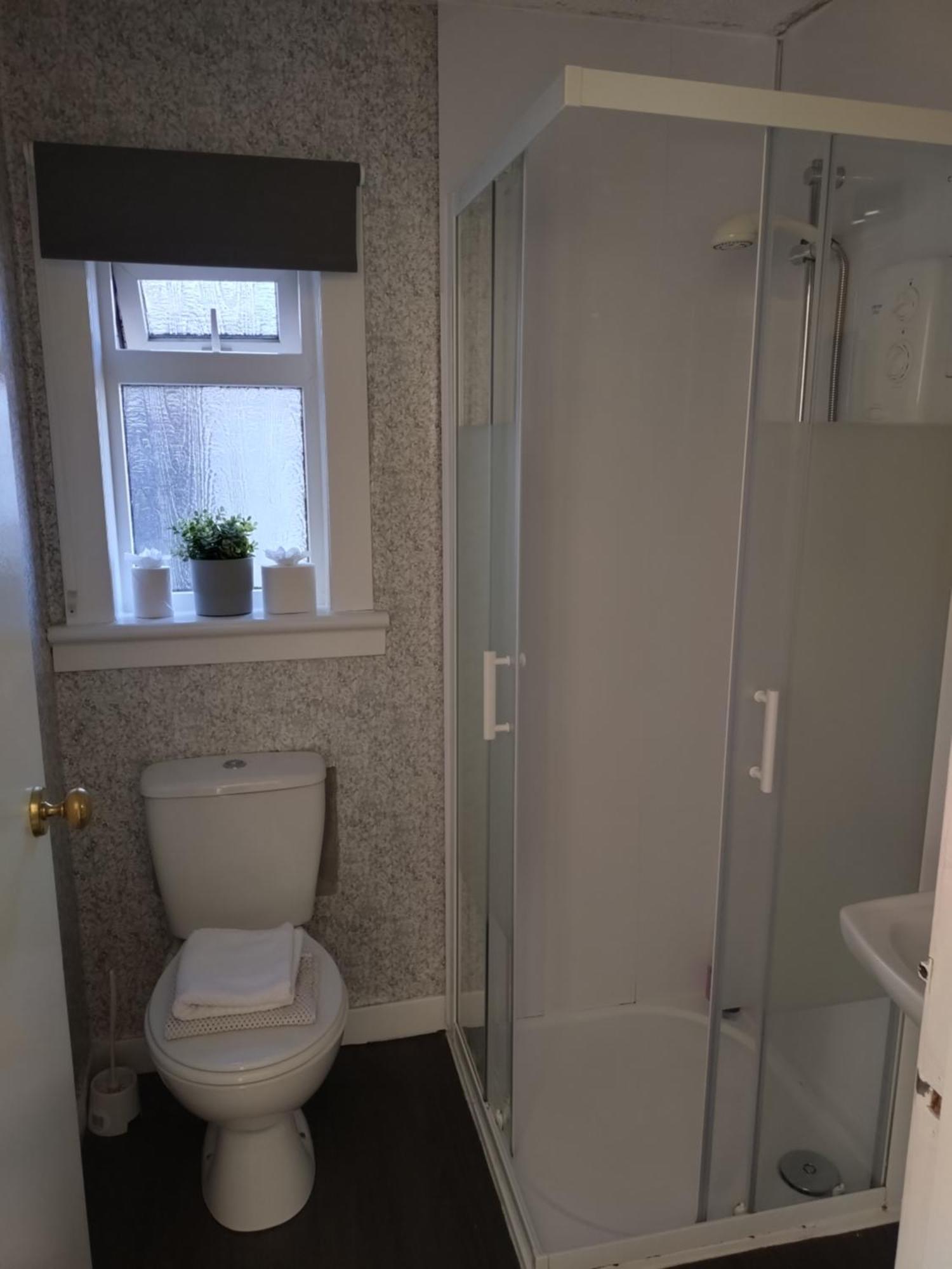 Anchorage Guest House - Also 1 Room Available With Hot Tub,Must Be Booked Separately بالّوتْشْ الغرفة الصورة