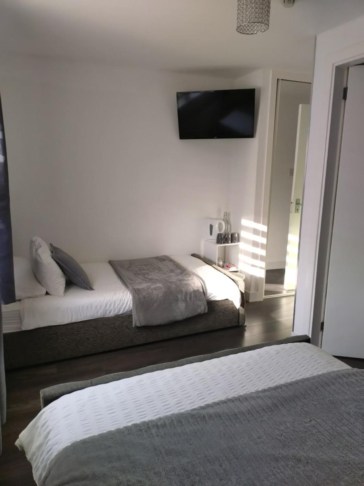 Anchorage Guest House - Also 1 Room Available With Hot Tub,Must Be Booked Separately بالّوتْشْ الغرفة الصورة